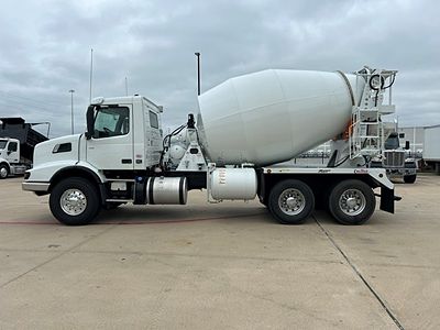 2026 Volvo VHD64B300