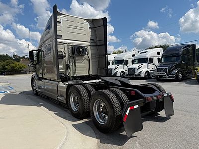 2023 Volvo VNL64T760