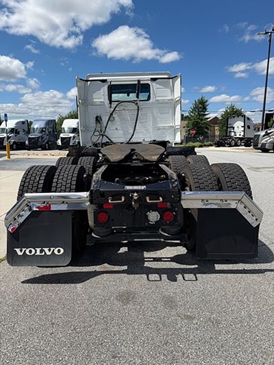 2022 Volvo VNL64T300
