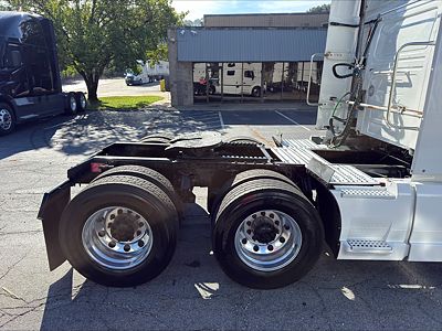 2022 Volvo VNL64T860