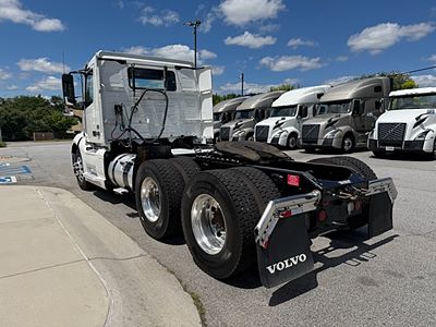 2022 Volvo VNL64T300