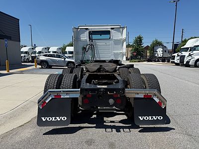 2022 Volvo VNL64T300
