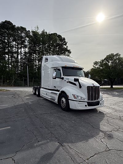 2023 Peterbilt 579