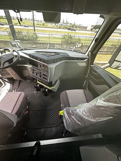 2027 Volvo VNL64T860