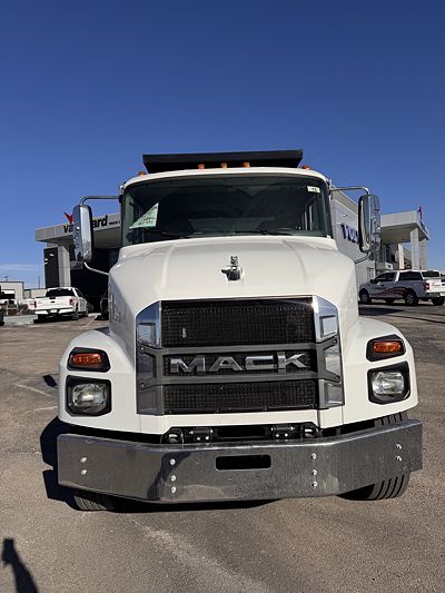 2024 Mack MD642