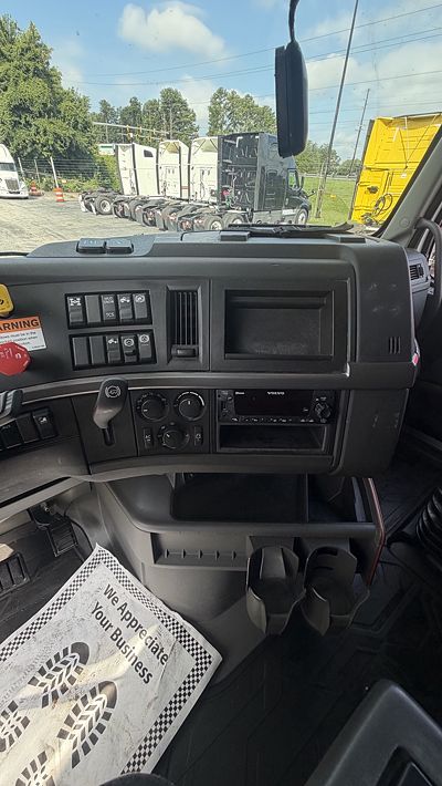2020 Volvo VNL64T760