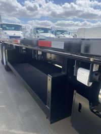 2025 Volvo VHD64B300