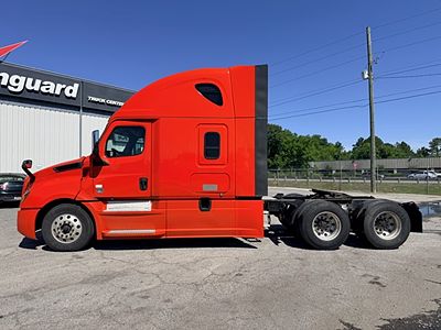 2020 Freightliner CASCADIA 126