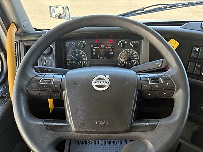 2023 Volvo VNL64T740