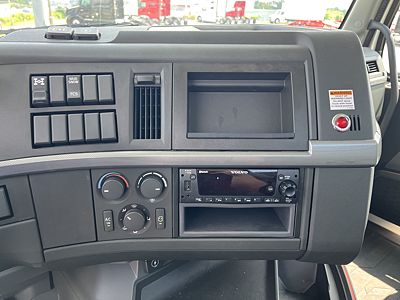 2025 Volvo VHD64B300