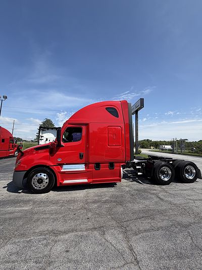 2023 Freightliner CASCADIA 126