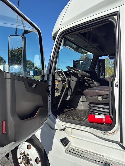 2020 Volvo VNL64T760