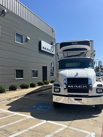 2025 Mack MD642