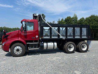 2025 Volvo VNR64300