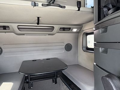 2022 Volvo VNL64T860