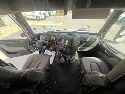 2021 Volvo VNL64T760