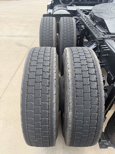 2019 Volvo VNR64T400