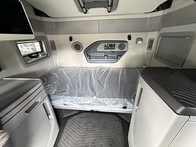 2027 Volvo VNL64T860