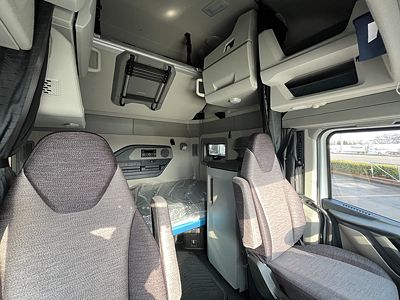 2027 Volvo VNL64T860