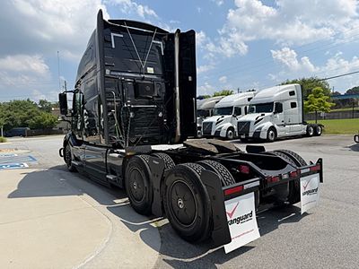2022 Volvo VNL64T760