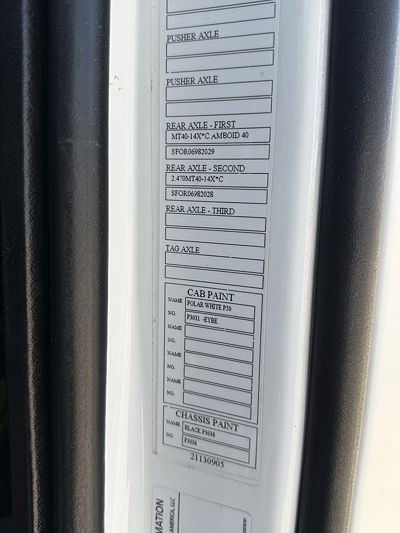 2022 Volvo VNL64T740