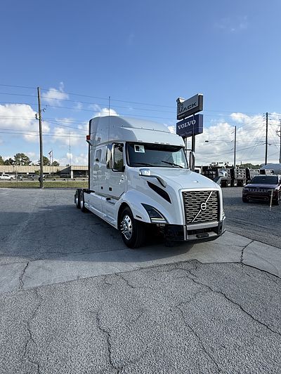 2020 Volvo VNL64T740