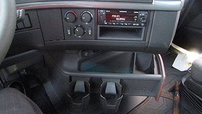 2025 Volvo VHD64B300