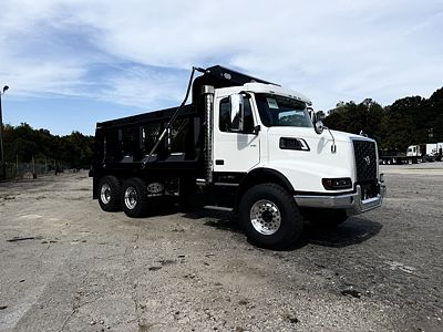 2027 Volvo VHD64B300