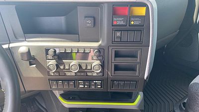 2025 Volvo VNL64T660