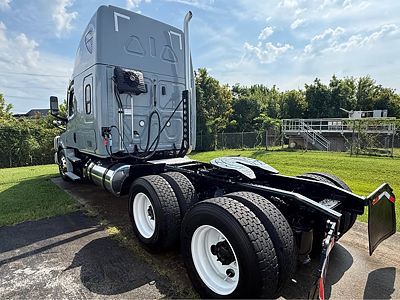 2020 Freightliner CASCADIA 126