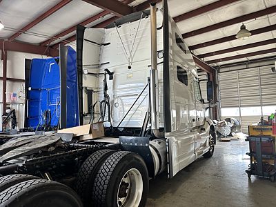 2022 Volvo VNL64T760