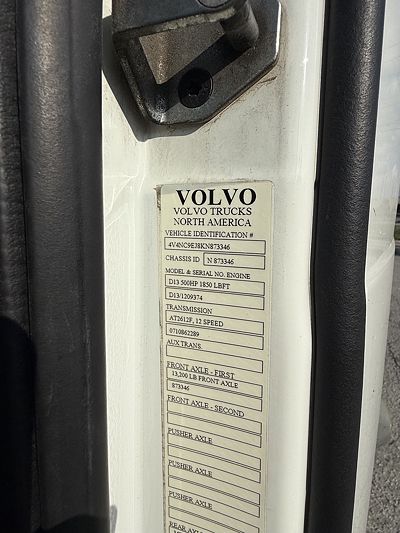 2019 Volvo VNL64T740