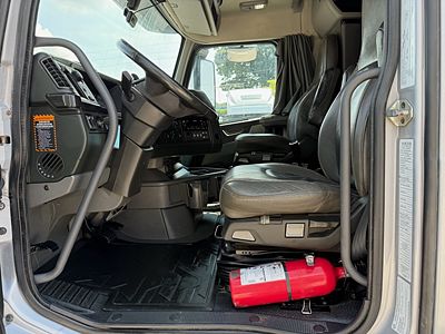 2024 Volvo VNL64T740