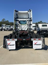 2025 Volvo VNL64T300