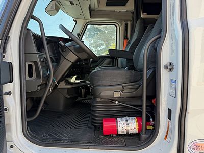 2026 Volvo VNL64T860