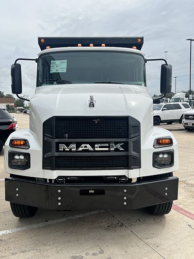 2027 Mack MD742