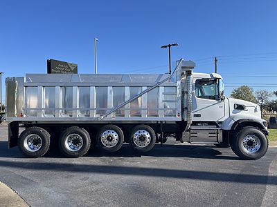 2027 Volvo VHD104F300