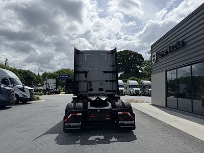 2027 Volvo VNL64T860