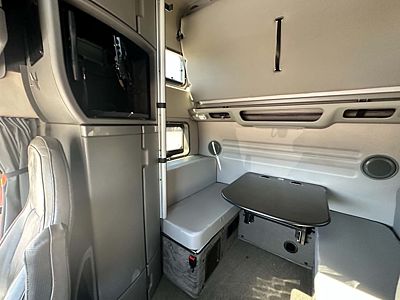 2024 Volvo VNL64T860
