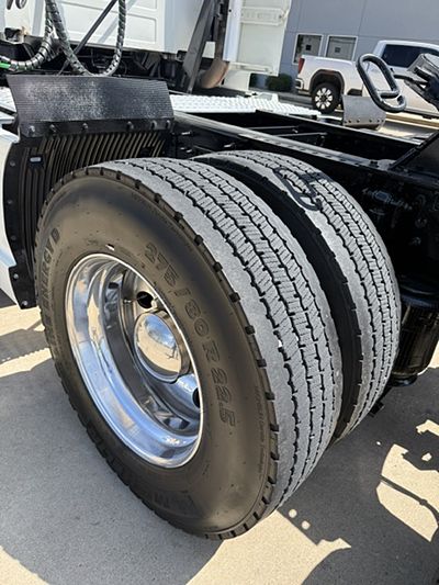 2022 Volvo VNL64T740