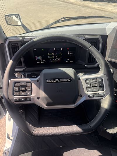 2026 Mack PIONEER 64T