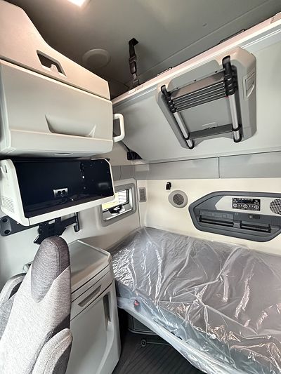 2027 Volvo VNL64T860