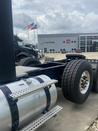 2025 Volvo VNX84T300
