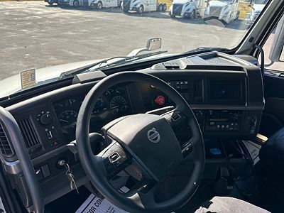 2021 Volvo VNL64T760