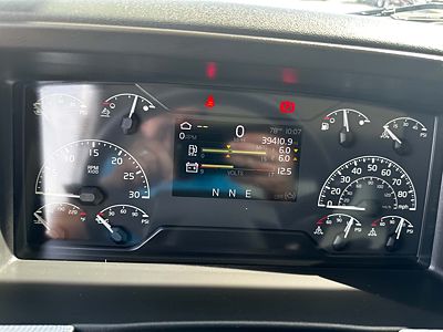 2025 Volvo VHD84B300