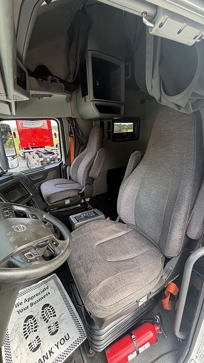 2020 Volvo VNL64T760