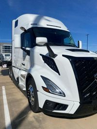 2025 Volvo VNL64T860
