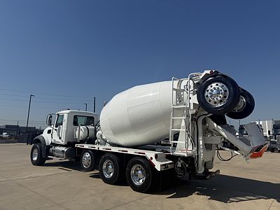 2021 Mack GR64F