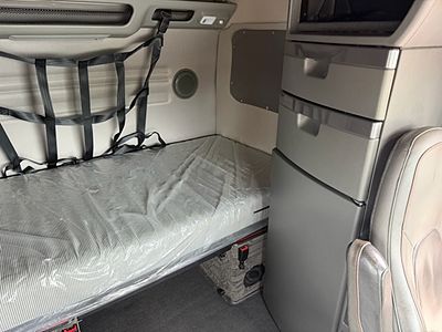 2024 Volvo VNL64T860
