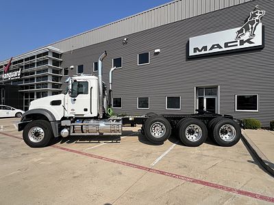 2026 Mack GRANITE 84FT